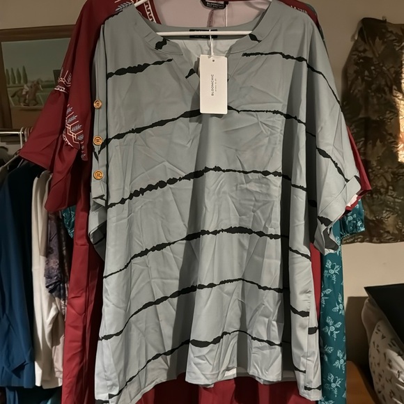 BloomChic Tops - BloomChic blouse